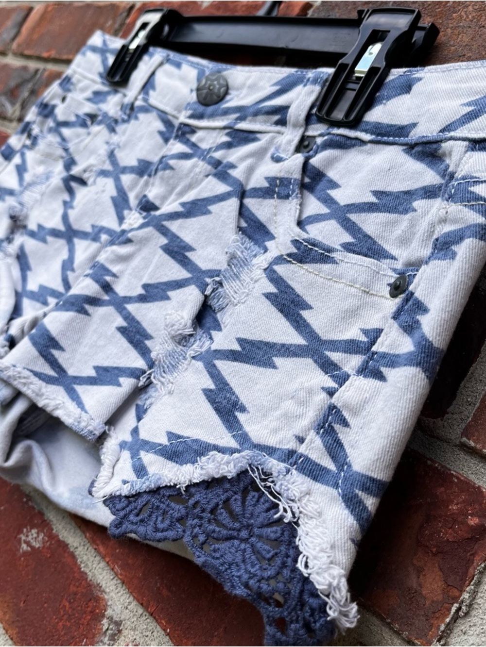 White & Blue Aztec Print Denim Shorts with Lace Trim Size 7/8